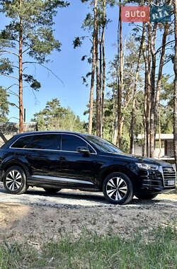 Позашляховик / Кросовер Audi Q7 2016 в 
