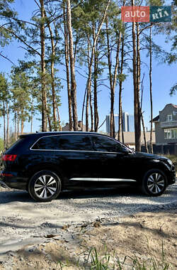 Позашляховик / Кросовер Audi Q7 2016 в 