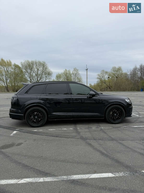 Внедорожник / Кроссовер Audi Q7 2017 в Буче
