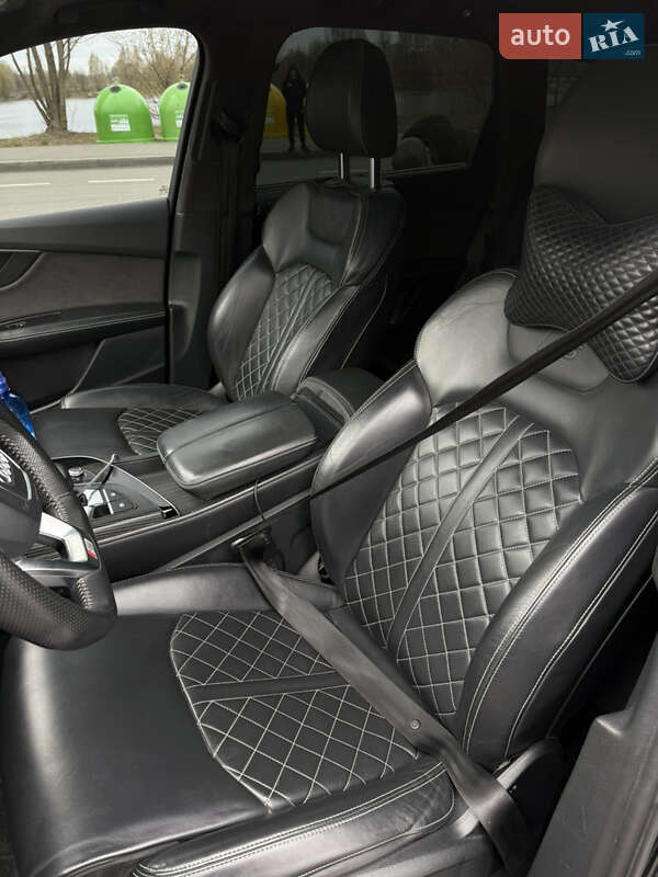 Внедорожник / Кроссовер Audi Q7 2017 в Буче