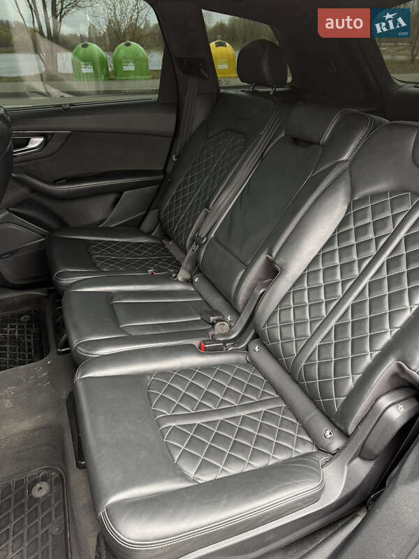 Внедорожник / Кроссовер Audi Q7 2017 в Буче