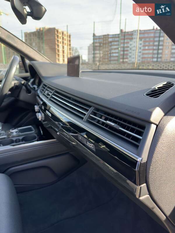 Внедорожник / Кроссовер Audi Q7 2017 в Черновцах