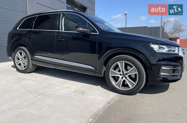 Позашляховик / Кросовер Audi Q7 2017 в 