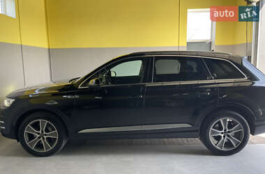 Позашляховик / Кросовер Audi Q7 2017 в 
