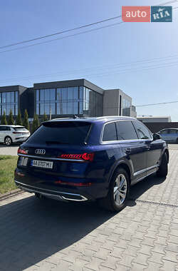 Позашляховик / Кросовер Audi Q7 2020 в 