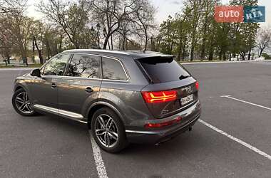 Внедорожник / Кроссовер Audi Q7 2018 в 