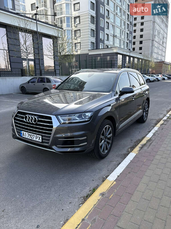 Внедорожник / Кроссовер Audi Q7 2018 в 