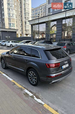 Внедорожник / Кроссовер Audi Q7 2018 в 