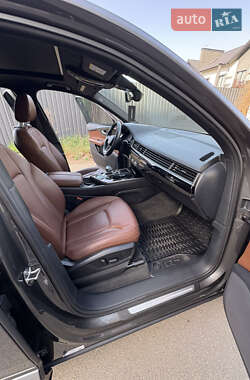 Внедорожник / Кроссовер Audi Q7 2018 в 