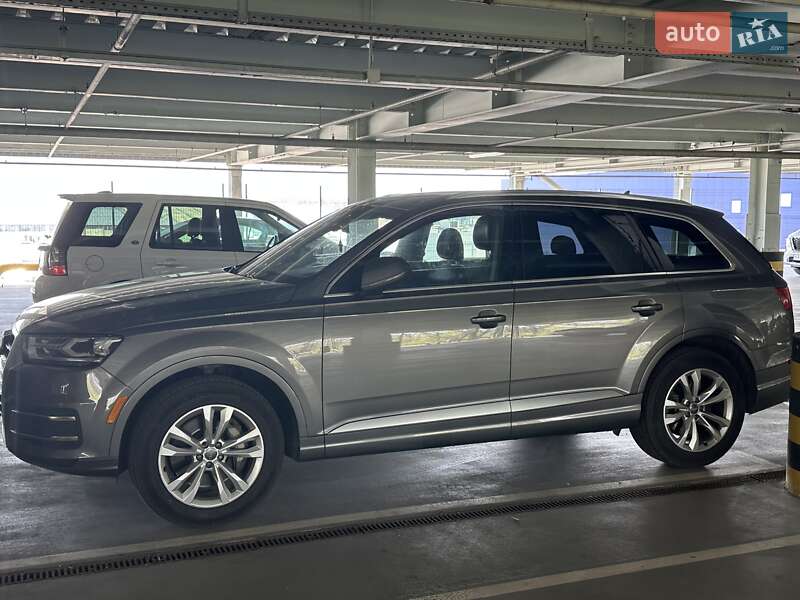 Внедорожник / Кроссовер Audi Q7 2017 в 