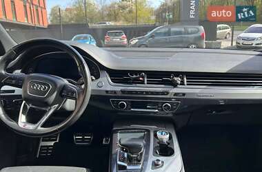 Внедорожник / Кроссовер Audi Q7 2016 в 