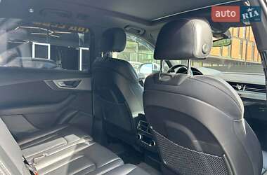 Внедорожник / Кроссовер Audi Q7 2016 в 