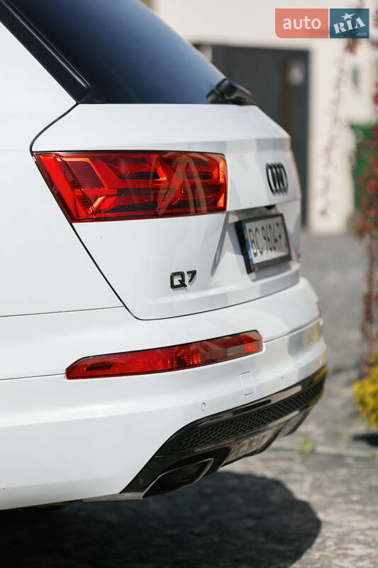 Позашляховик / Кросовер Audi Q7 2017 в Львові