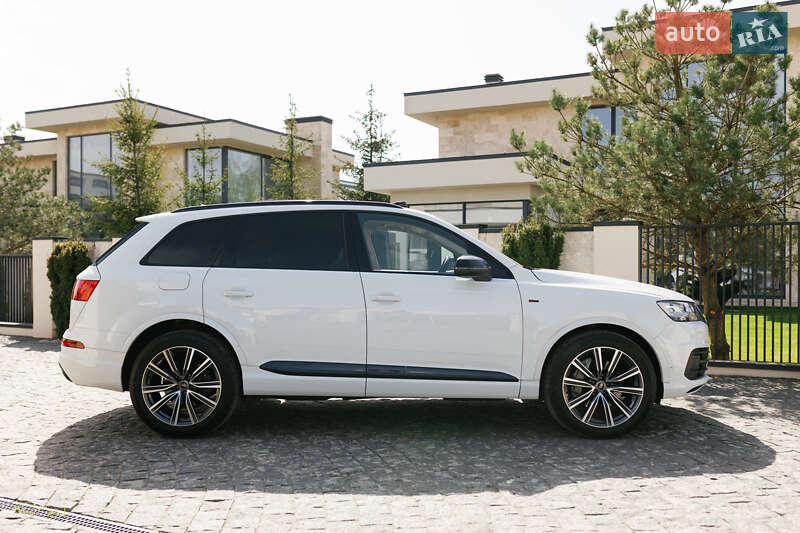 Позашляховик / Кросовер Audi Q7 2017 в Львові