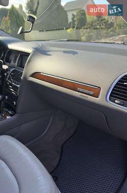 Позашляховик / Кросовер Audi Q7 2011 в Острозі