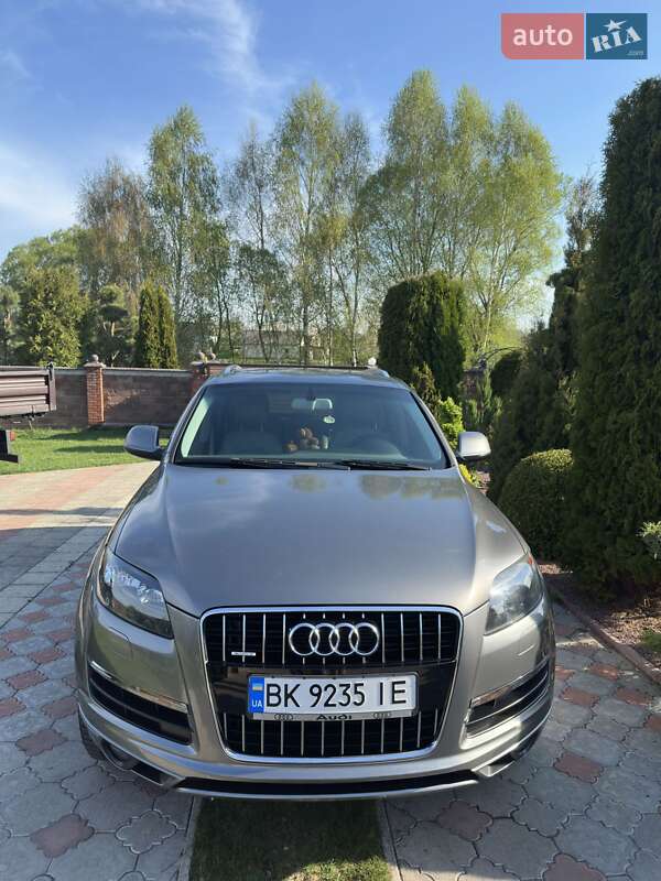 Позашляховик / Кросовер Audi Q7 2011 в Острозі