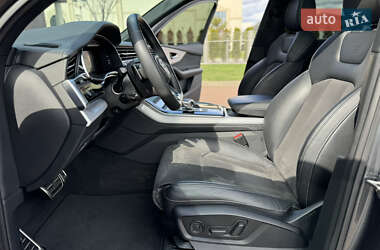 Позашляховик / Кросовер Audi Q7 2020 в 