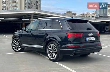 Внедорожник / Кроссовер Audi Q7 2015 в 