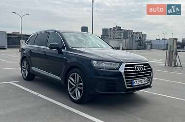 Внедорожник / Кроссовер Audi Q7 2015 в 