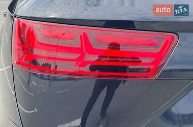 Внедорожник / Кроссовер Audi Q7 2015 в 