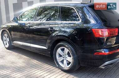 Позашляховик / Кросовер Audi Q7 2015 в 