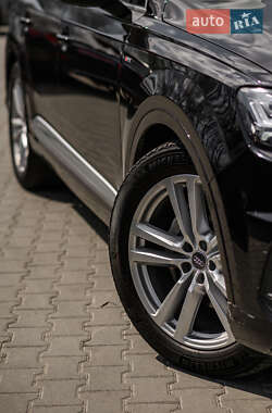 Позашляховик / Кросовер Audi Q7 2015 в 