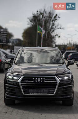 Позашляховик / Кросовер Audi Q7 2015 в 