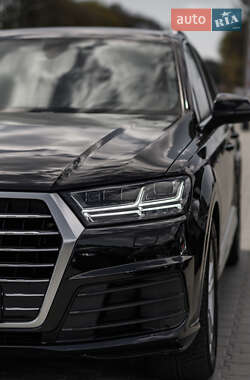 Позашляховик / Кросовер Audi Q7 2015 в 