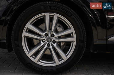 Позашляховик / Кросовер Audi Q7 2015 в 