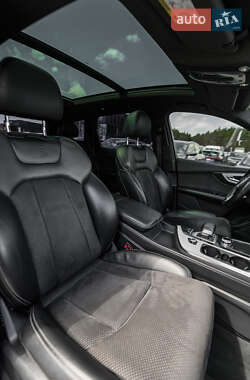 Позашляховик / Кросовер Audi Q7 2015 в 