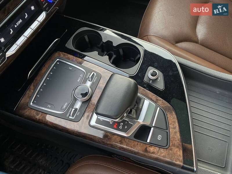 Позашляховик / Кросовер Audi Q7 2016 в Львові
