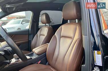 Внедорожник / Кроссовер Audi Q7 2016 в 
