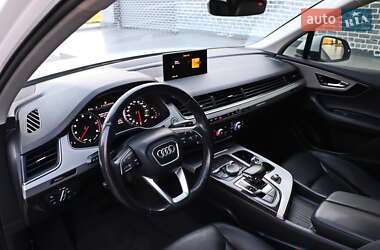 Внедорожник / Кроссовер Audi Q7 2017 в 