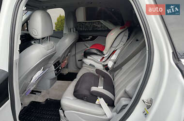 Позашляховик / Кросовер Audi Q7 2016 в 