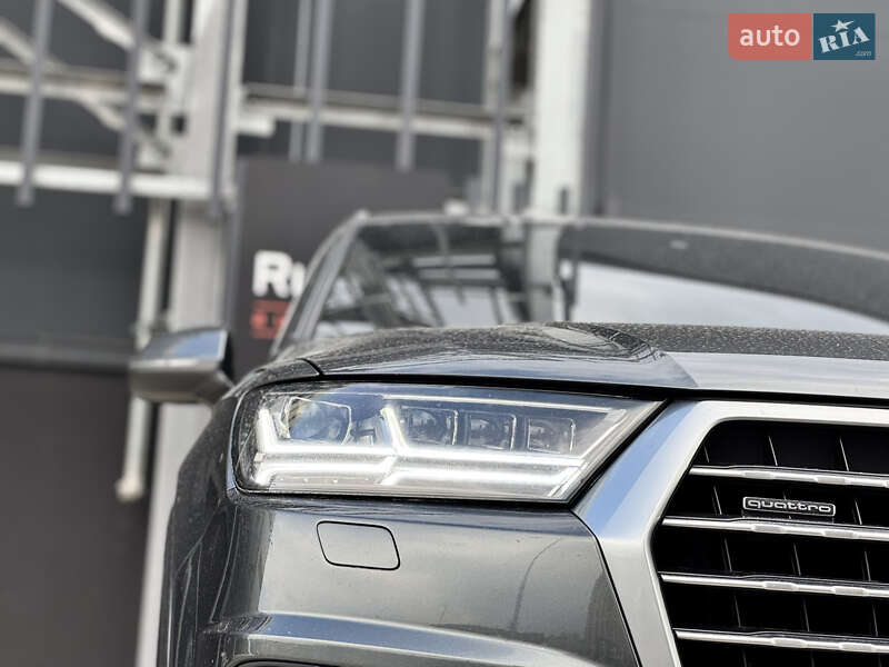 Позашляховик / Кросовер Audi Q7 2015 в Києві