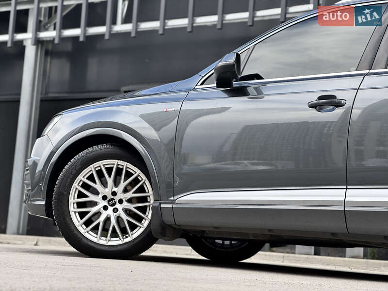 Позашляховик / Кросовер Audi Q7 2015 в Києві