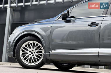Внедорожник / Кроссовер Audi Q7 2015 в 