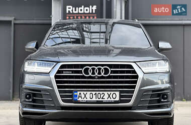 Внедорожник / Кроссовер Audi Q7 2015 в 