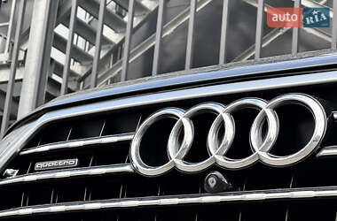 Внедорожник / Кроссовер Audi Q7 2015 в 