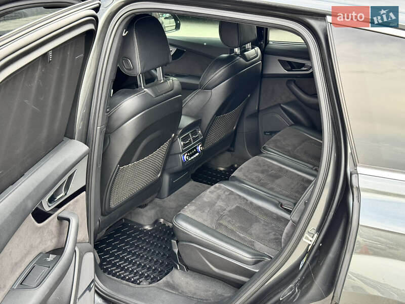 Позашляховик / Кросовер Audi Q7 2015 в Києві