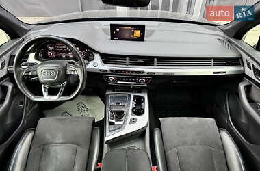 Внедорожник / Кроссовер Audi Q7 2015 в 