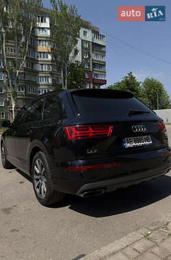 Внедорожник / Кроссовер Audi Q7 2017 в 