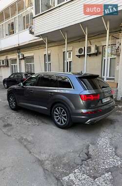 Позашляховик / Кросовер Audi Q7 2017 в 