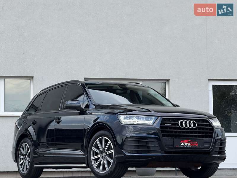 Внедорожник / Кроссовер Audi Q7 2016 в 