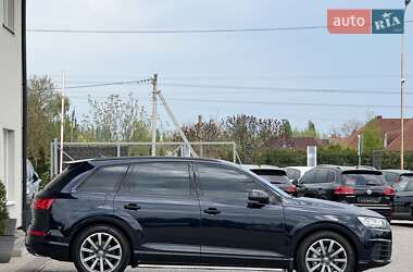 Внедорожник / Кроссовер Audi Q7 2016 в 