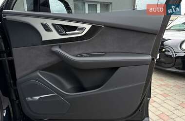 Внедорожник / Кроссовер Audi Q7 2016 в 