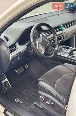 Внедорожник / Кроссовер Audi Q7 2016 в 