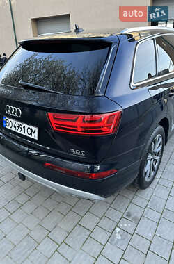 Позашляховик / Кросовер Audi Q7 2017 в 