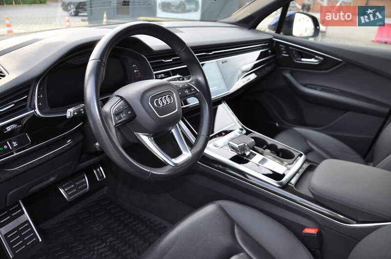 Позашляховик / Кросовер Audi Q7 2020 в Чернівцях