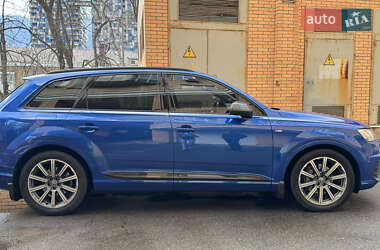 Внедорожник / Кроссовер Audi Q7 2017 в 